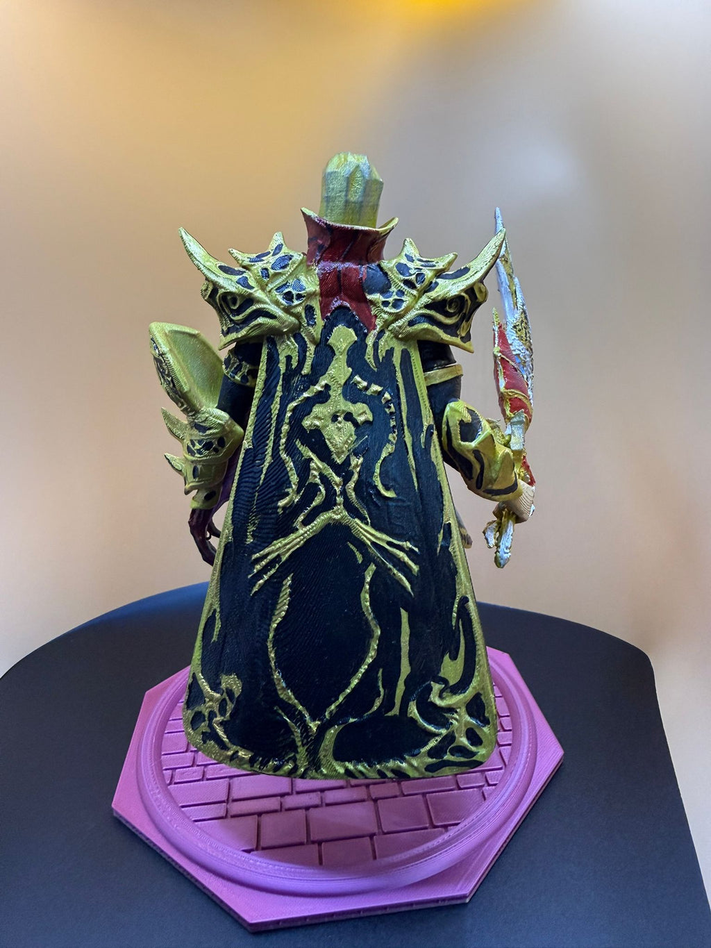 Trofeul Sura cu armură și armă BETA